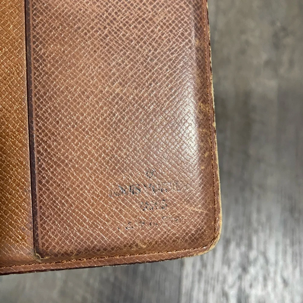 LOUIS VUITTON Mens Bi-Fold Wallet